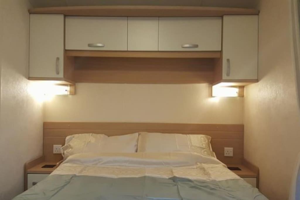 Cozy And Relaxing With Stunning Sea Views Lejlighed Lytchett Minster Eksteriør billede